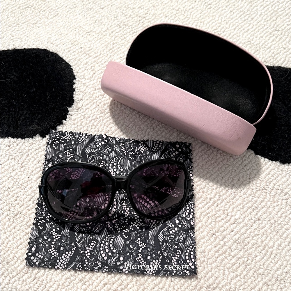 Victoria's Secret Black Oversized Sunglasses with VS Case